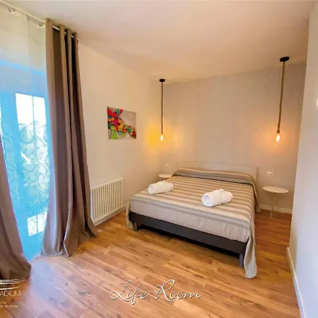 Stadium & Bed and Breakfast Κρότωνας