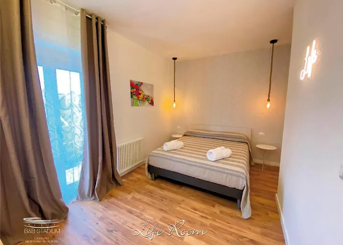 Stadium & 住宿加早餐酒店 克罗托内